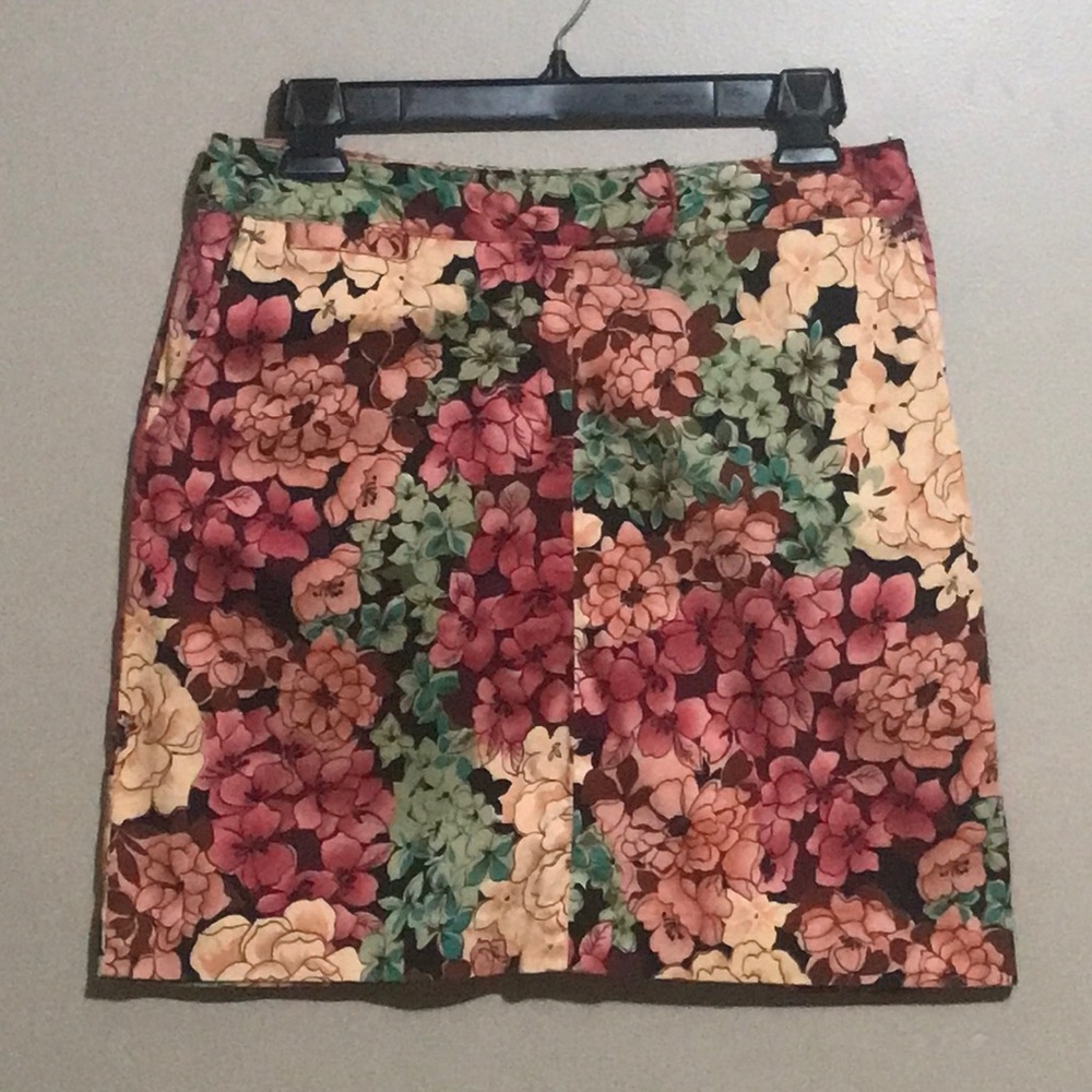 B. Moss 17 inch Floral Pattern Skirt size 4